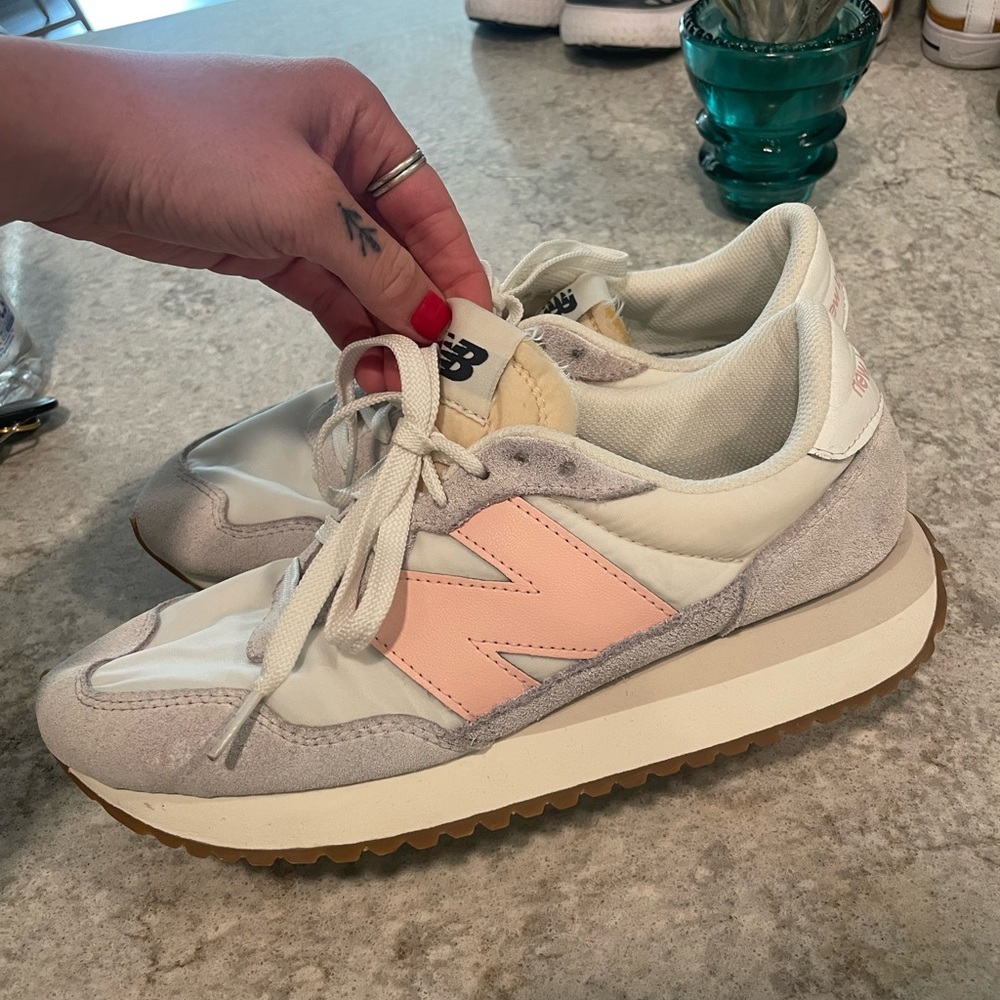 New balance womens 237 shoes light pink size 9